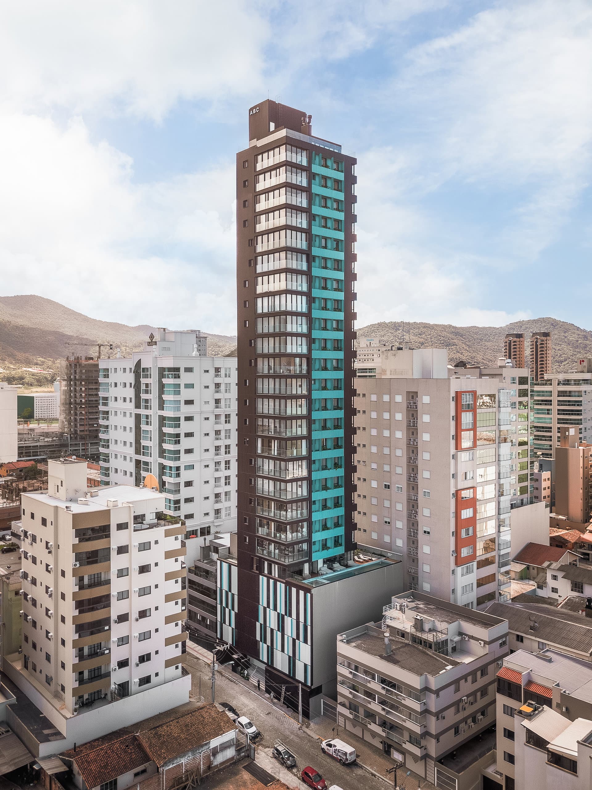 143 Mayfair — imagem 1