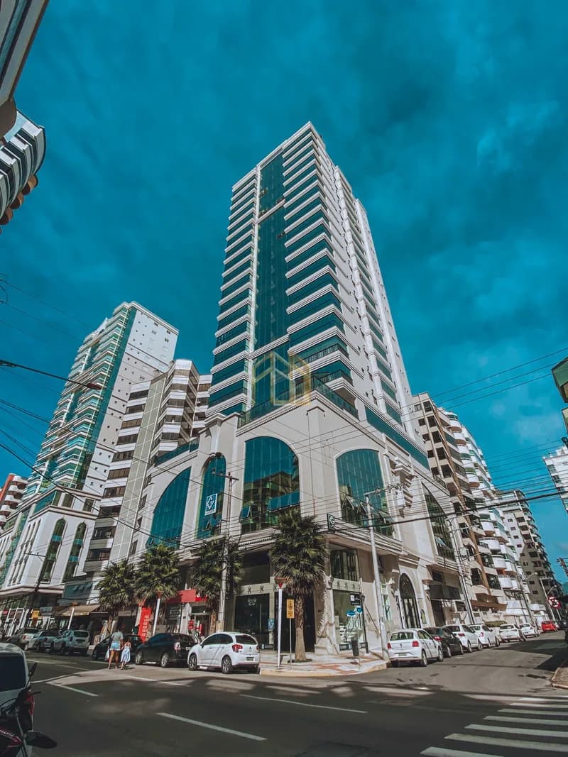Apartamento 4q em Meia Praia, Itapema SC