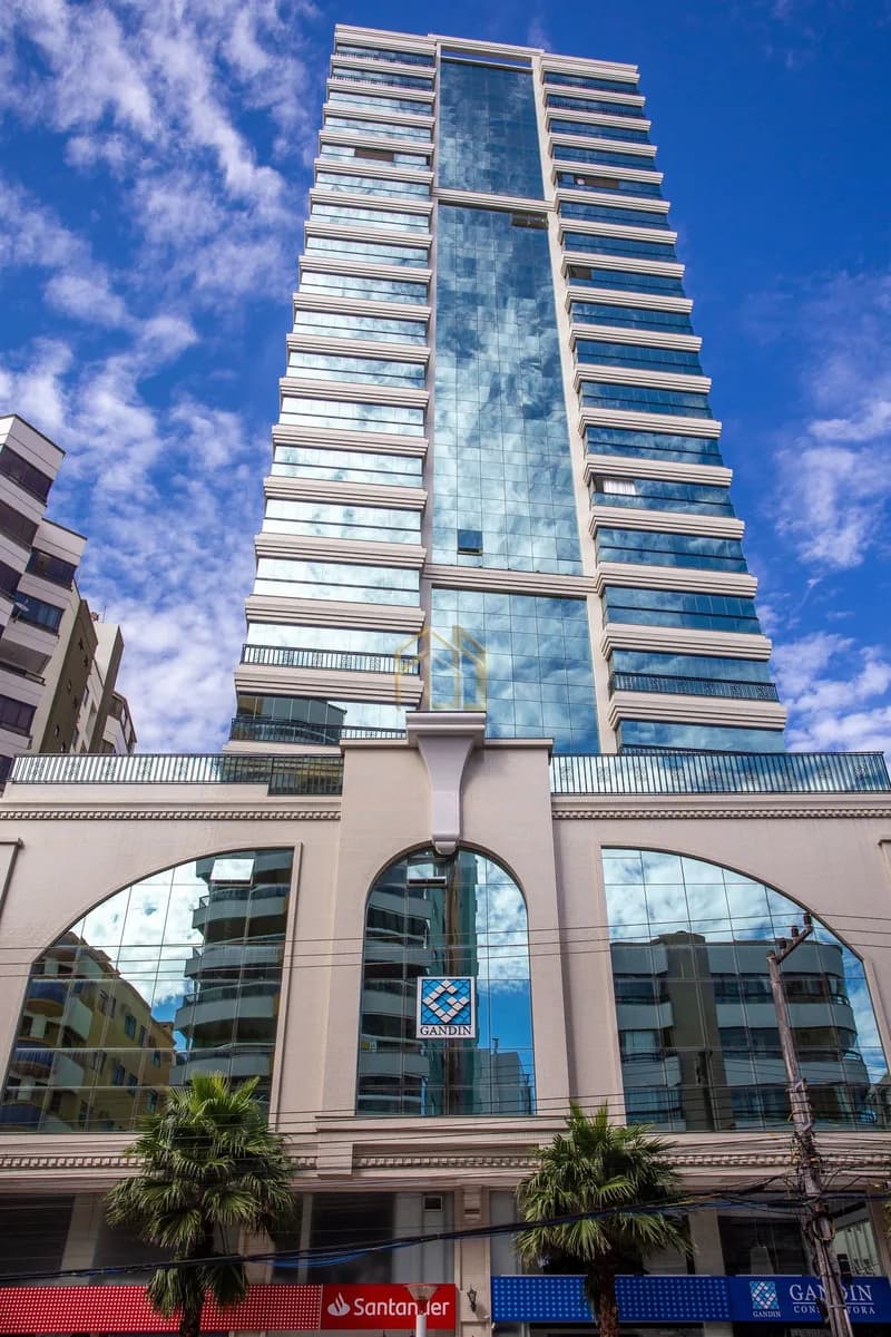 Apartamento 4q em Meia Praia, Itapema SC