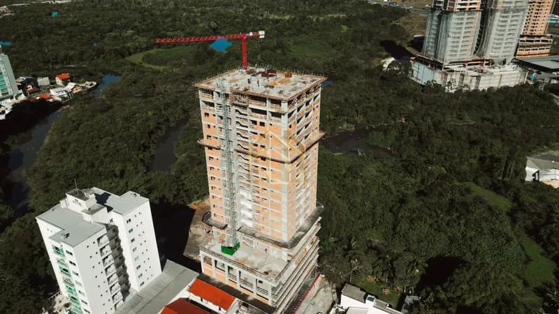 Apartamento 4q em Meia Praia, Itapema SC