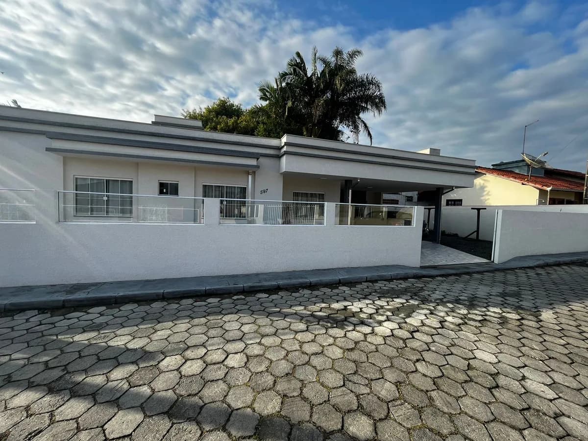 Casa 3 dormitórios à venda em Balneário Piçarras